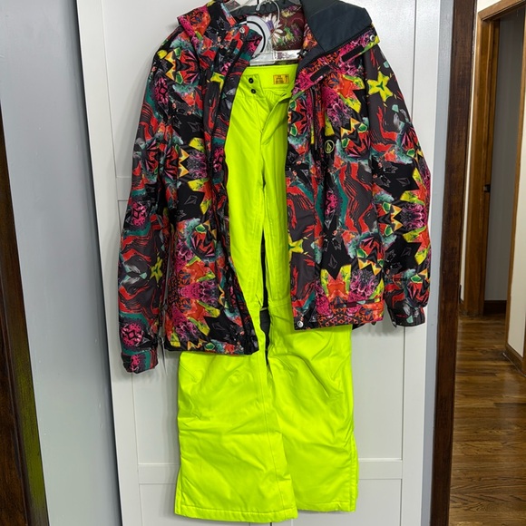 Junior Ski Jacket (Volcom) and Pants (Underarmour) - Picture 1 of 14